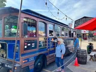 Lake Effect Kitchen & Vinyl Night what a great combo along with your favorite be