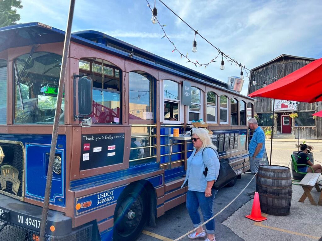 Let Lake Effect Kitchen trolley do the cooking tonight! Serving from 4:30-9pm Co